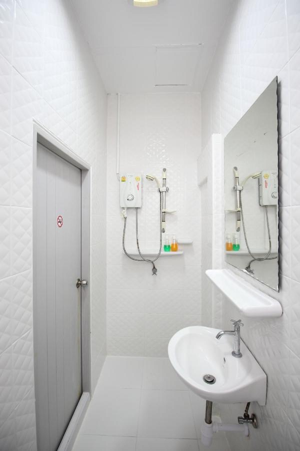 Oyo 435 Frame Residence Пхукет Экстерьер фото